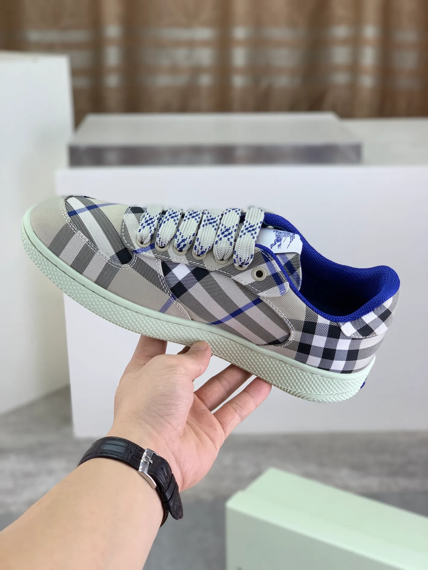 Factory price P580 [BURBERRY] Burberry - High-end quality original order (couples 🧑‍🤝‍🧑 style) - Upper: imported 🔝 original material - Lining: cowhide lining, feet; water-dyed cowhide - Outsole: ultra-light TPR rubber; two-color molded outsole - Ultra-high quality control, fine workmanship: highlighted (high-end, extravagance, grade) -Size: 35-46 (male 38 46 Female 35 40 Customized)·Color: 5️⃣colors available